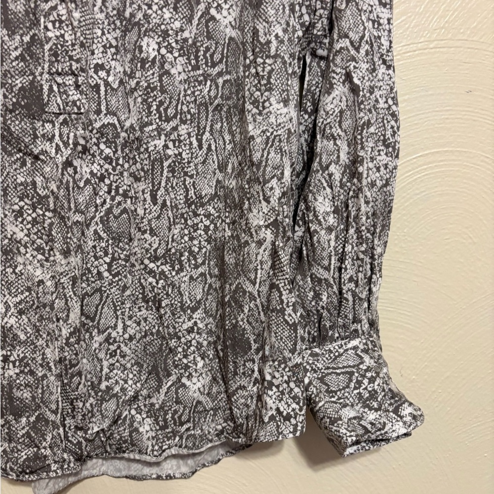 Chico’s Snakeskin Print Button Front Blouse Size 1 (US 8/10) Modal - Picture 7 of 8